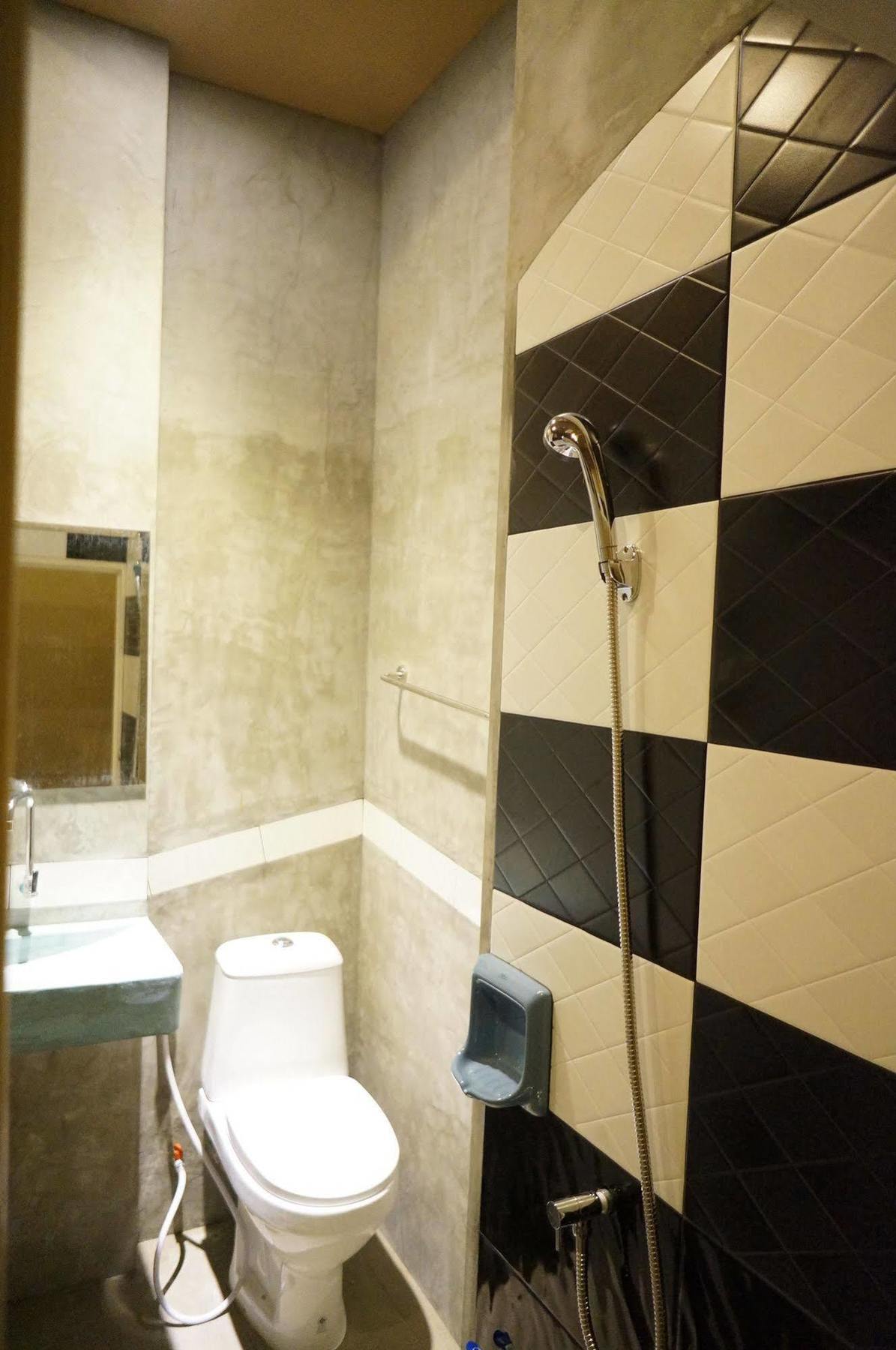 Aparthotel Hive 28 Bangkok Esterno foto